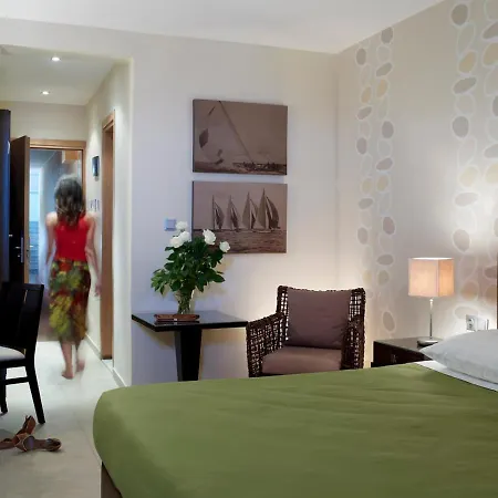 Belle Helene Hotell 3*